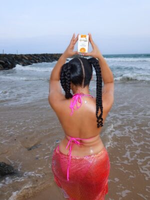 Sophie Alakija Instagram - Queen mother asked what I use to protect my skin from the sun in this wicked world so I took my bestie @hawaiinigeria as proof 🤭 

SKIN! @hawaiinigeria 

📸 @staroflagos_ ✨ 
👙 @bikini_shop63 
💎 @charmedbychidi 
Hair @thebraidingvault