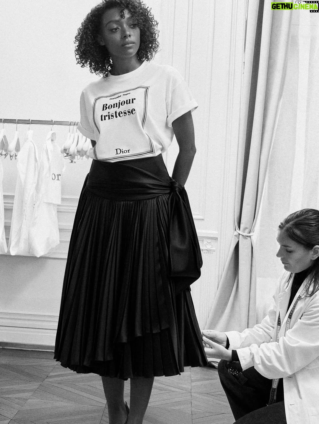 Sophie Wilde - 14.8K Likes - I ❤️
@dior 
@jonathan.anderson

Congratulations on a beautiful show 🌹
