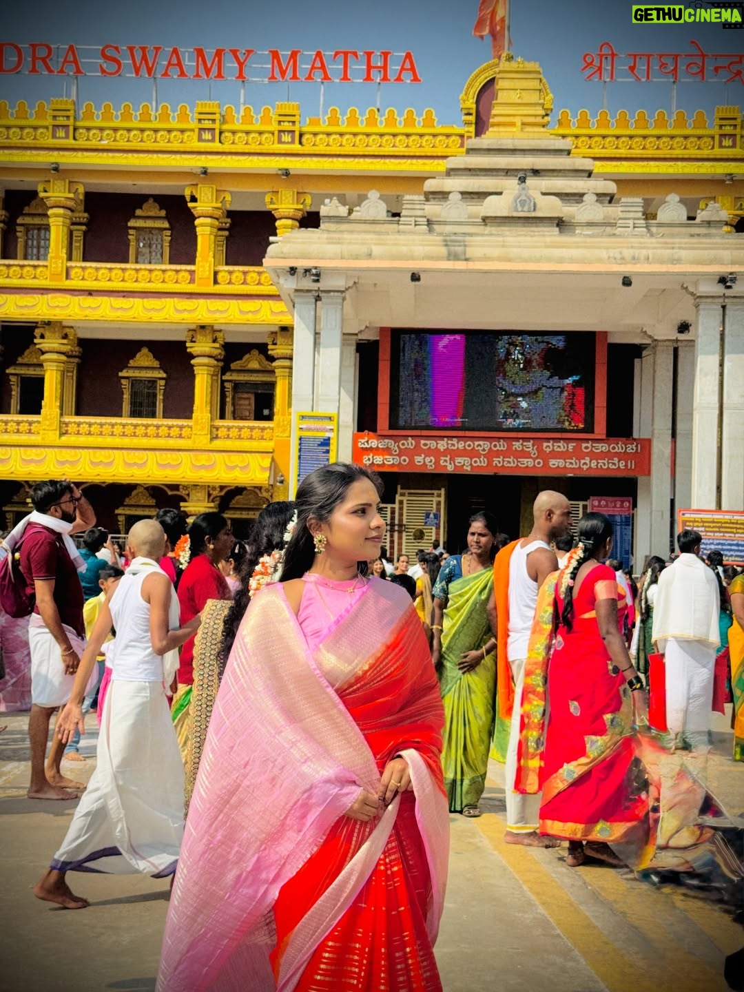Sowmya Vivek - 3.7K Likes - Shri guru raghavendraya namaha🙏🏻🌸

#mantralaya 

Saree from :- @naachi.designs