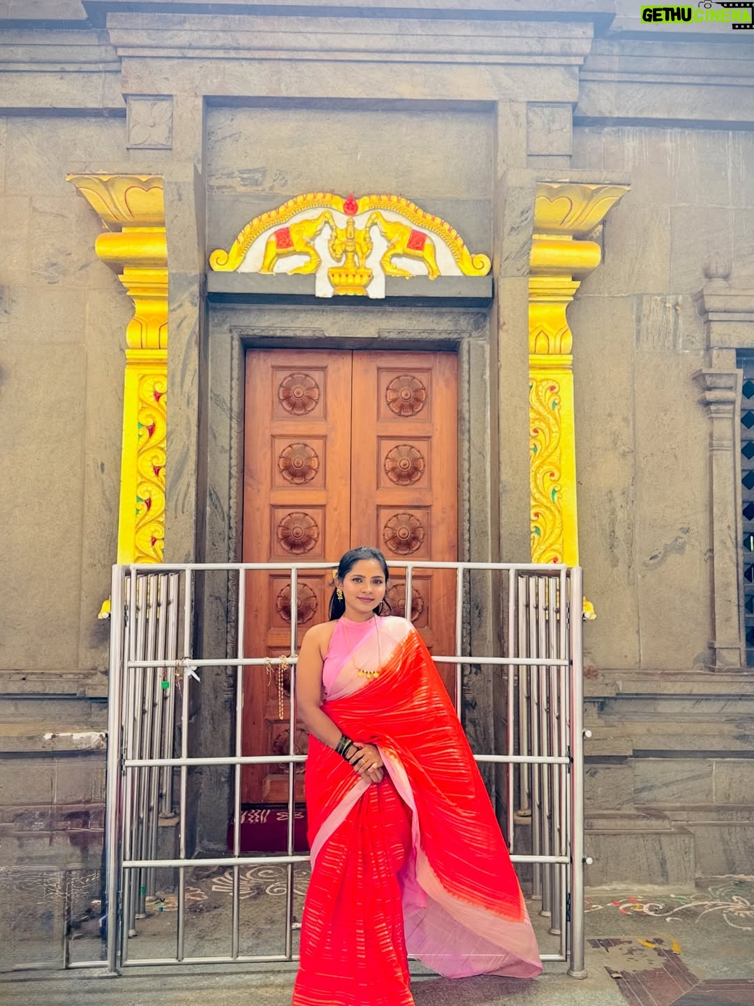 Sowmya Vivek - 3.7K Likes - Shri guru raghavendraya namaha🙏🏻🌸

#mantralaya 

Saree from :- @naachi.designs