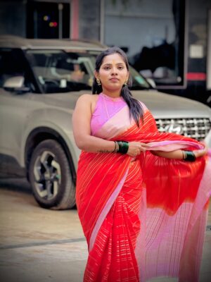 Sowmya Vivek Instagram - Shri guru raghavendraya namaha🙏🏻🌸

#mantralaya 

Saree from :- @naachi.designs