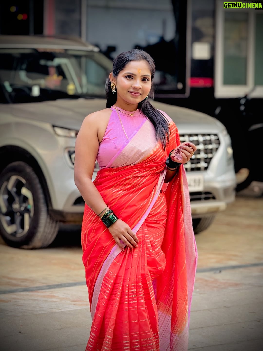 Sowmya Vivek - 3.7K Likes - Shri guru raghavendraya namaha🙏🏻🌸

#mantralaya 

Saree from :- @naachi.designs