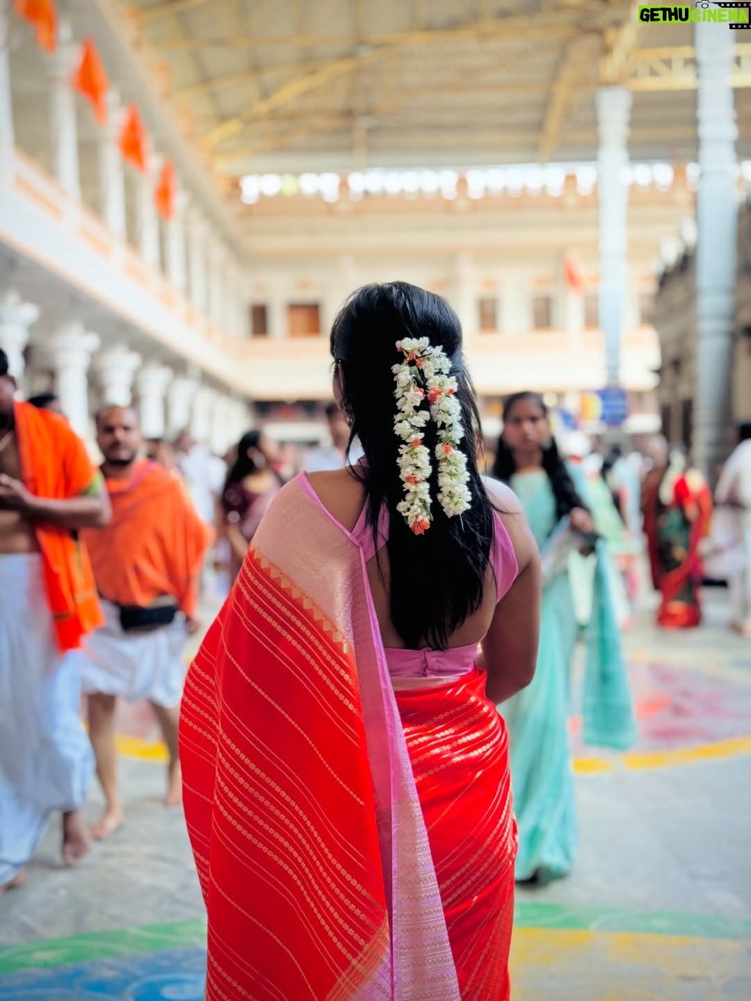 Sowmya Vivek - 4.4K Likes - ರಾಯರೇ🙏🏻🌸🙇🏻‍♀️

#mantralaya #rayaru