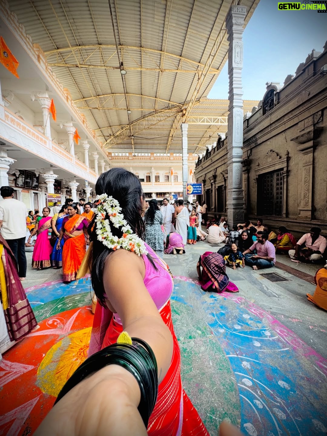 Sowmya Vivek - 4.4K Likes - ರಾಯರೇ🙏🏻🌸🙇🏻‍♀️

#mantralaya #rayaru