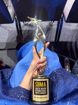 Sri Gouri Priya Instagram - Firsts are always special, they say!
My first SIIMA for my debut feature film in Tamizh - Lover!🥰
Receiving this Best debutante award has truly been a wonderful yet a humbling experience!
Big big thanks to God, universe, my parents, friends, well wishers, the makers and the co- actors of Lover, audience and to CINEMA!❤️
Thank you to the entire team of @siimawards ❤️
Styled by - @raji.raaga09 😘
Outfit - @varunchakkilam
Hair and Make up - @nihals_hairandbeautysalon
Accessories - @the_jewel_gallery
Shot by - @bickibossstudio