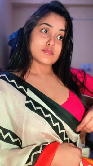 Srijeeta Chakraborty Instagram - Saraswati Puja, office wala look 🥱❤️