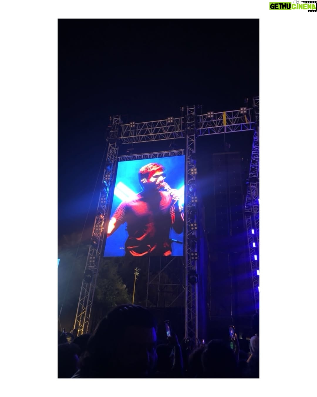 Srijhansi Mungalla - 3.8K Likes - In that moment, it was just him… my eyes admiring him, and my heart falling for his voice all over again. 🥹♥️

Karthik’s voice didn’t just sing—it healed my mood.
That’s the quiet magic of Karthik’s voice.♥️
.
.
.
#karthik #singerkarthik #concert #karthikconcert #kakinada