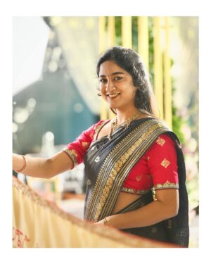 Srijhansi Mungalla Instagram - Kaalam Nartinchaga Neetho Jatai... Praanam Suminchadaa Nee Kosamai... ♥️ @the_dhara_sarees
.
.
.
#vintagesaree #vintagelook #traditional #telugu #saree