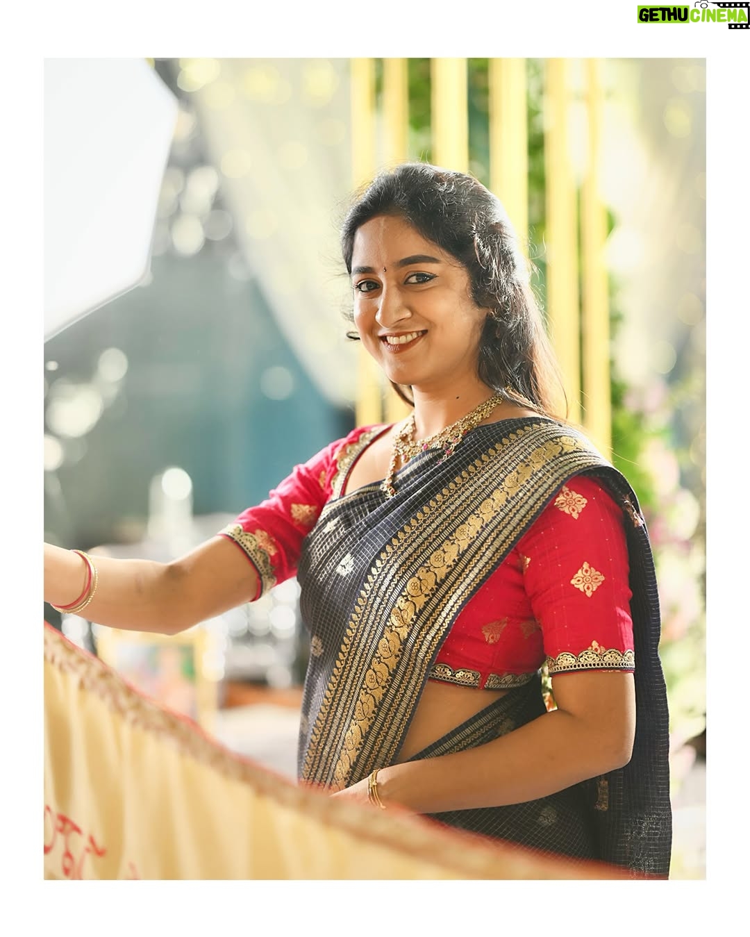 Srijhansi Mungalla - 4.5K Likes - Kaalam Nartinchaga Neetho Jatai... Praanam Suminchadaa Nee Kosamai... ♥️ @the_dhara_sarees 
.
.
.
#vintagesaree #vintagelook #traditional #telugu #saree