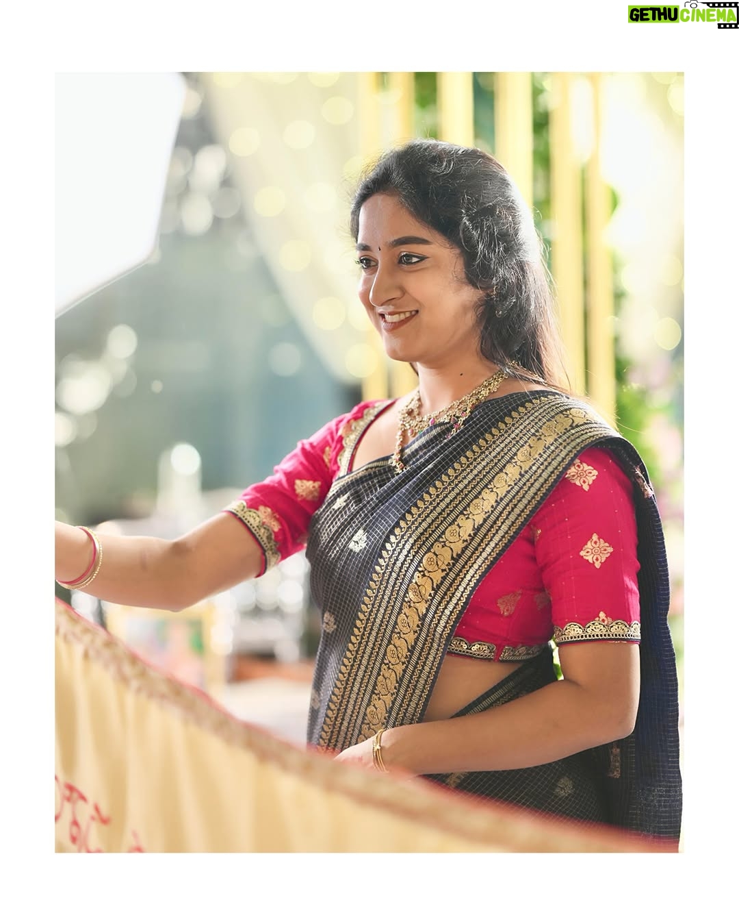 Srijhansi Mungalla - 4.5K Likes - Kaalam Nartinchaga Neetho Jatai... Praanam Suminchadaa Nee Kosamai... ♥️ @the_dhara_sarees 
.
.
.
#vintagesaree #vintagelook #traditional #telugu #saree