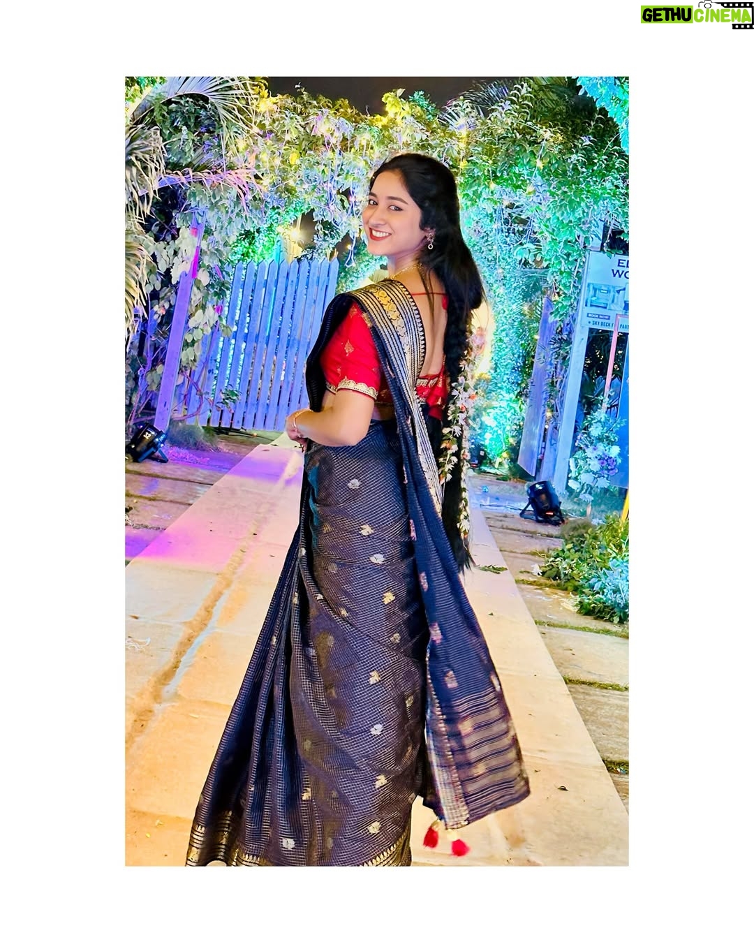 Srijhansi Mungalla - 4.5K Likes - Kaalam Nartinchaga Neetho Jatai... Praanam Suminchadaa Nee Kosamai... ♥️ @the_dhara_sarees 
.
.
.
#vintagesaree #vintagelook #traditional #telugu #saree