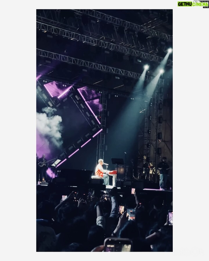 Srijhansi Mungalla - 3.8K Likes - In that moment, it was just him… my eyes admiring him, and my heart falling for his voice all over again. 🥹♥️

Karthik’s voice didn’t just sing—it healed my mood.
That’s the quiet magic of Karthik’s voice.♥️
.
.
.
#karthik #singerkarthik #concert #karthikconcert #kakinada