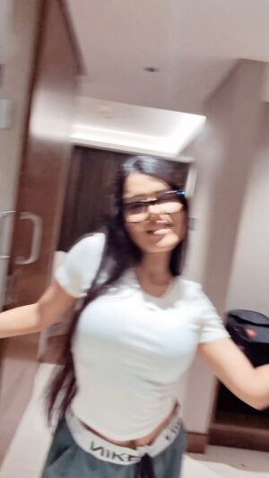Srish Shukla Instagram - š§ļø
#sriiishh #srishshukla #trendingreels #trending #metaglasses
@raybanmeta