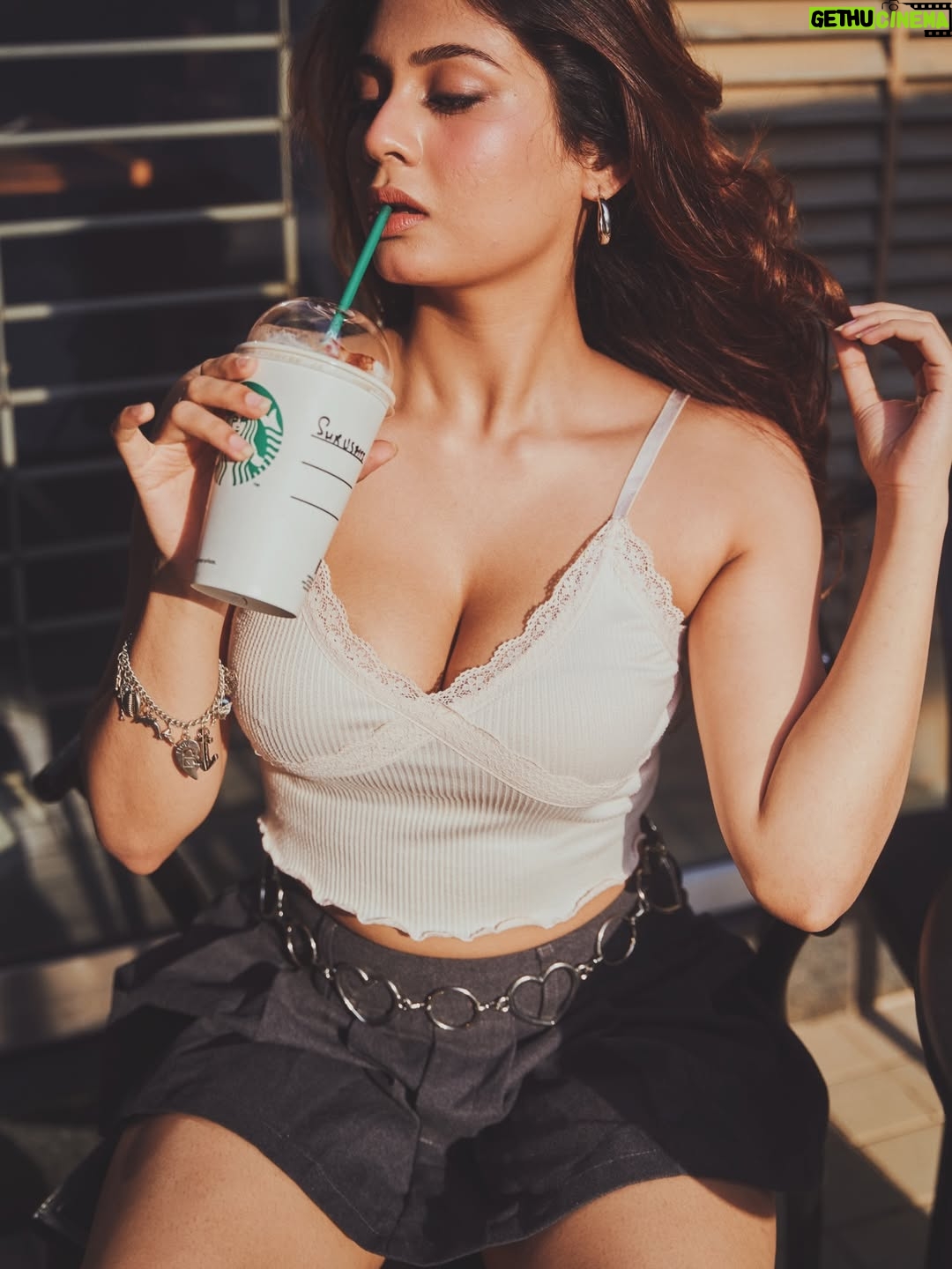 Srushti Bannatti - 34.5K Likes - 📸 @saurabh_sonkar 

#streetwear 
#cuteoutfitideas 

#aestheticoutfit 
Cute photoshoot
Skirt
Sporty outfit 
Cute outfits 
Photoshoot ideas
Coffee