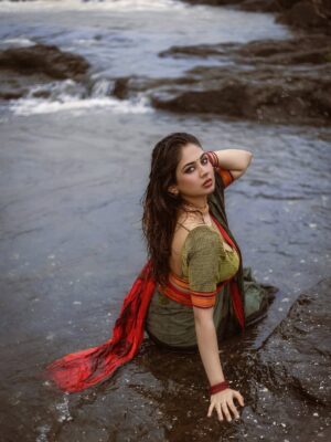 Srushti Bannatti Instagram - I was about to fall here
@theoutcastsoul 

#potraits #photoshoot #saree #monsoons 
 
Indian look
Traditional cotton saree
Monsoon
Rain
Nature
Wet look
Vintage inspo