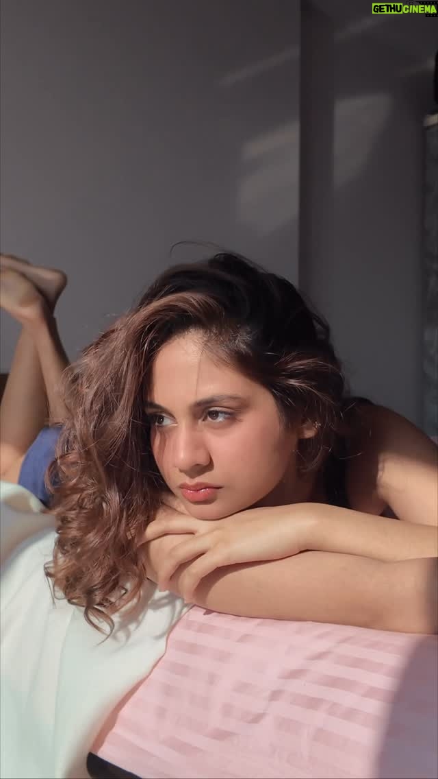 Srushti Bannatti - 16.9K Likes - @canasyas 

#fyp 
#indoor #mornings 
Golden hour
Lounge wear
Blue co ord set
