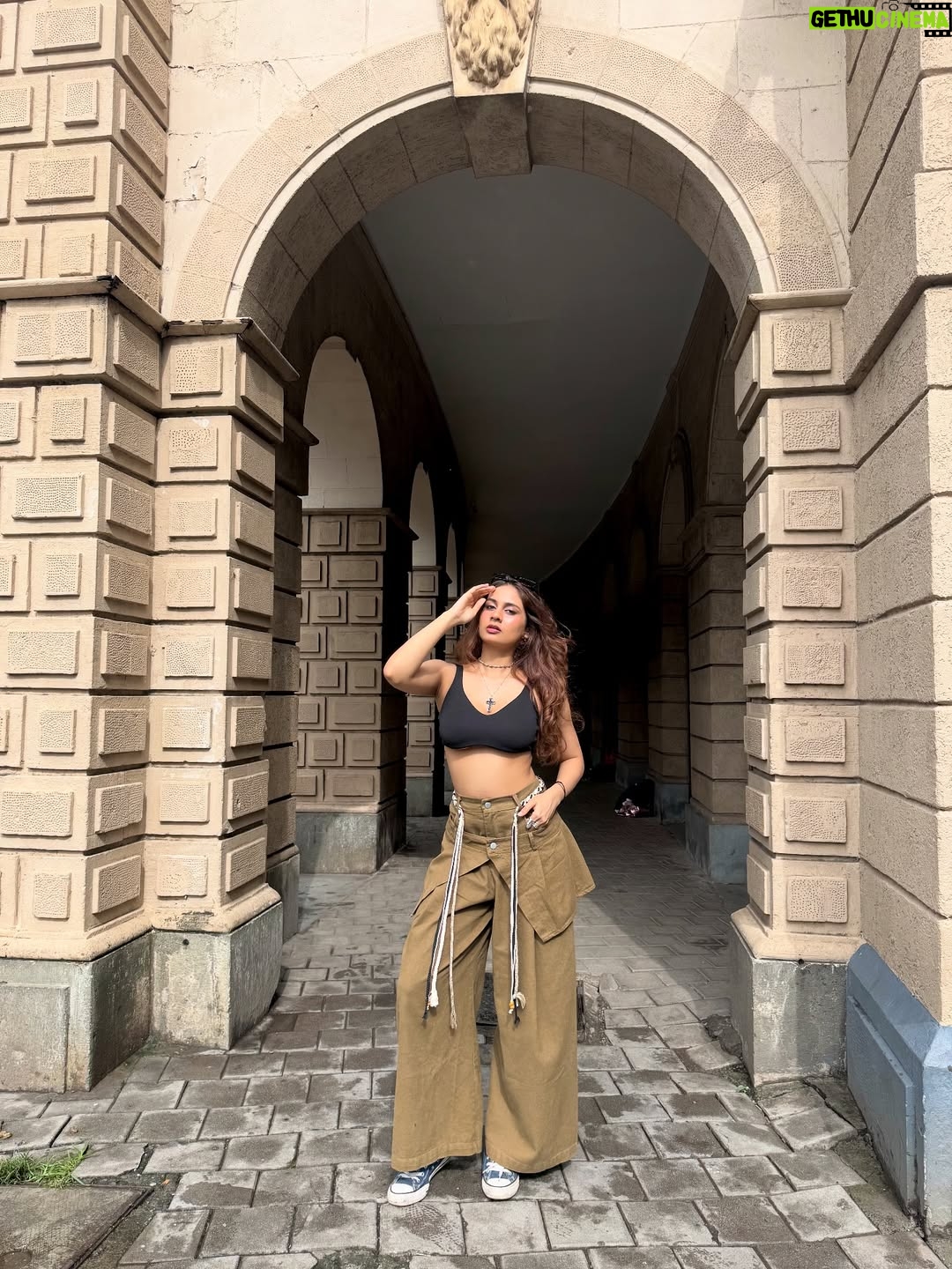 Srushti Bannatti - 27.4K Likes - Cat was a paid actor 
Pants @eevz.in 

#fyp #streetwear 

#outfitinspo 

Street style
Pant skirt