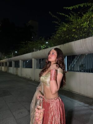 Srushti Bannatti Instagram - Flipping hair like diva

#diwalilook #indianoutfit 
#shaadiseason

Wedding guest 
Indian look
Traditional wear
Lehenga 
Outfit inspiration