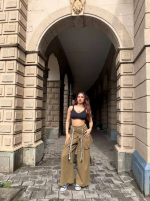 Srushti Bannatti Instagram - Cat was a paid actor 
Pants @eevz.in 

#fyp #streetwear 

#outfitinspo 

Street style
Pant skirt