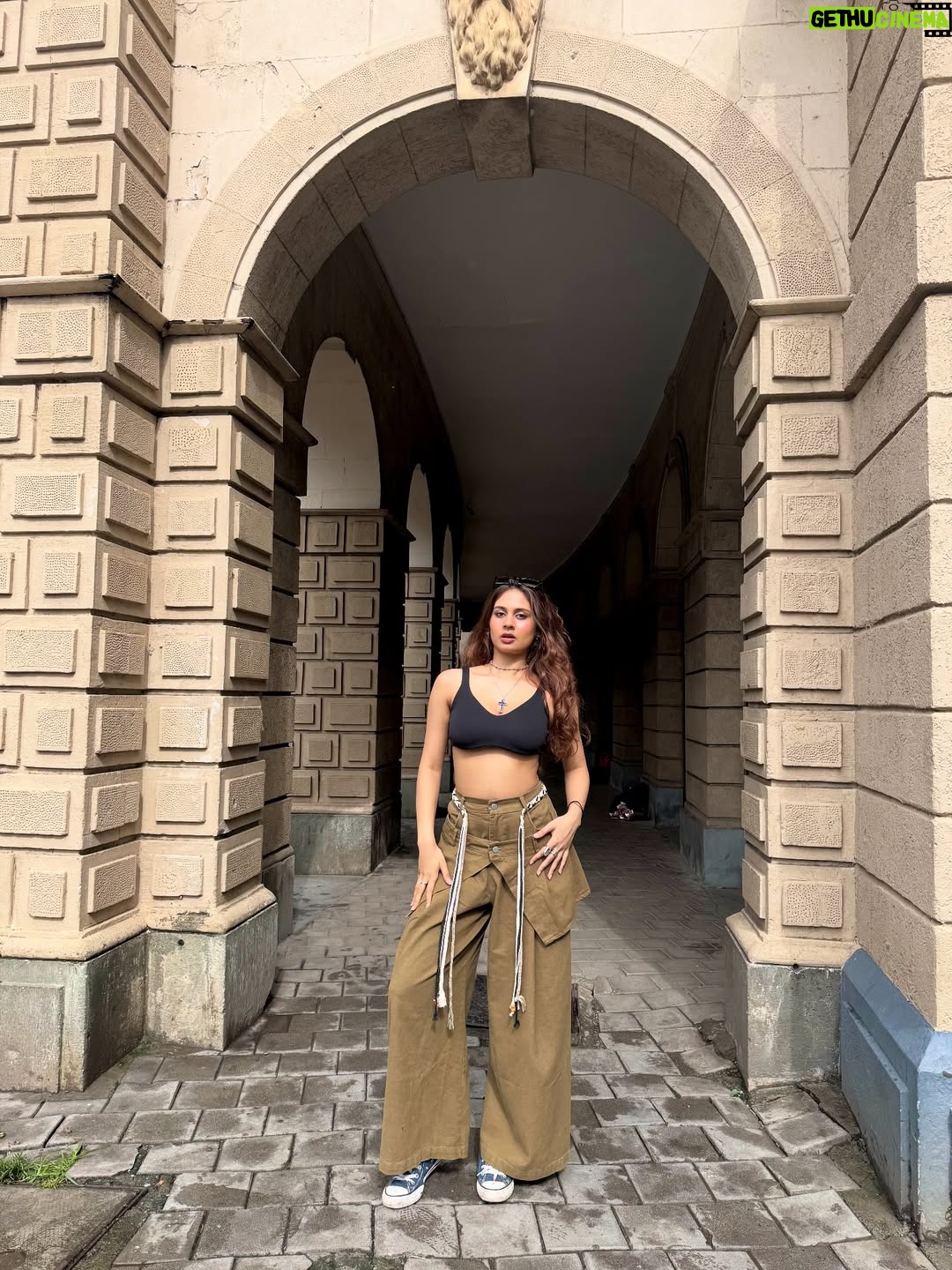 Srushti Bannatti - 27.4K Likes - Cat was a paid actor 
Pants @eevz.in 

#fyp #streetwear 

#outfitinspo 

Street style
Pant skirt