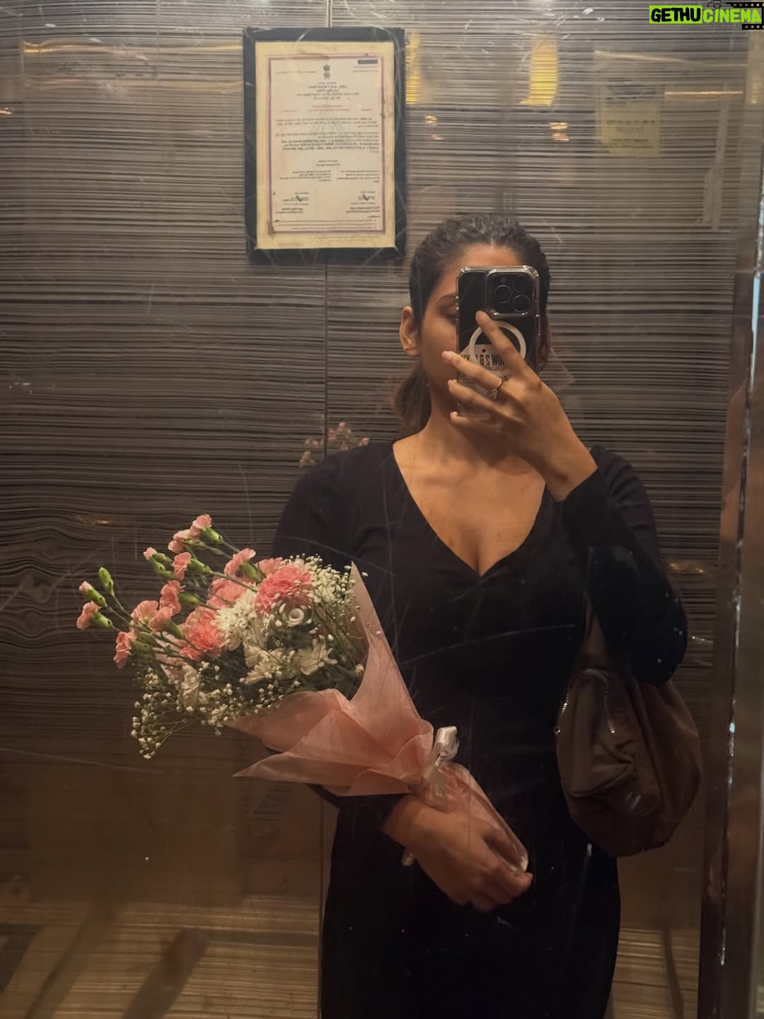 Srushti Bannatti - 33.4K Likes - Ill miss you cc😔

#dump #november 

Cafes
Outfit inspiration 
Food 
Travel
Events
Restaurant 
Picture dump
2025 
Aesthetic