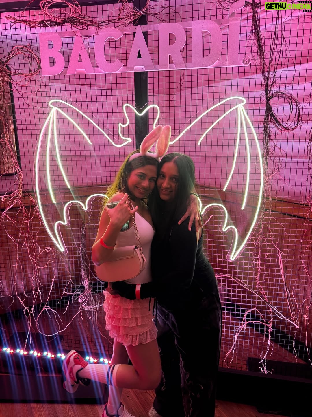 Srushti Bannatti - 43.9K Likes - @casabacardiin @homegrownin 
#halloween 
#outfitinspo #ootn