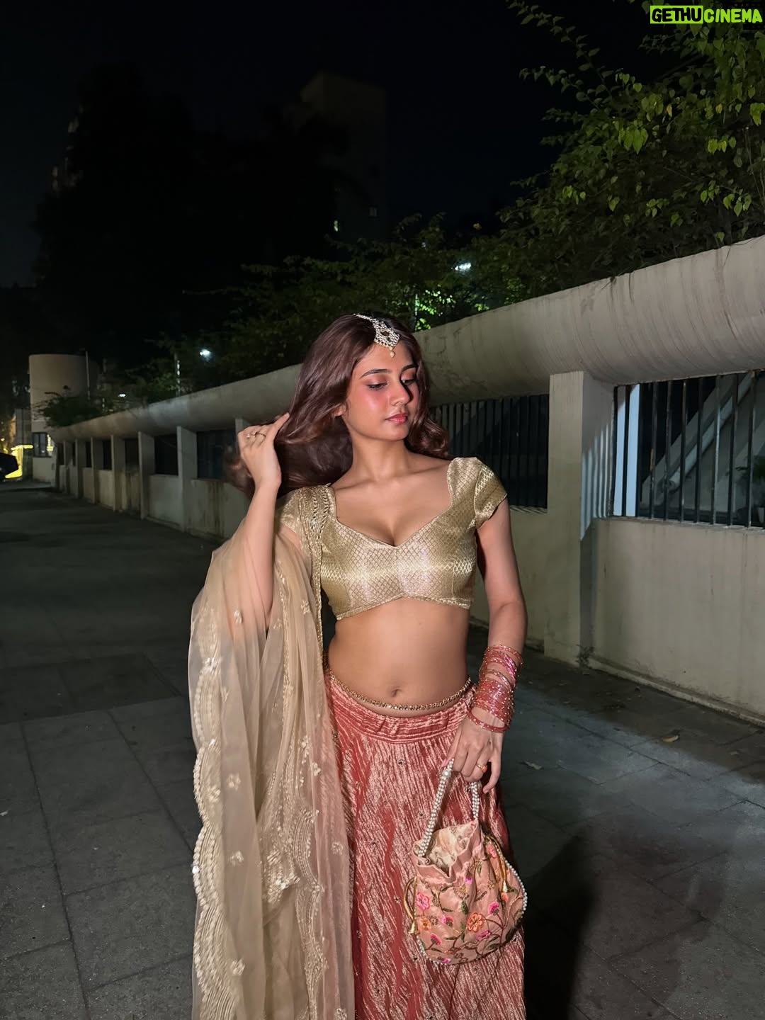 Srushti Bannatti - 37.8K Likes - Flipping hair like diva

#diwalilook #indianoutfit 
#shaadiseason

Wedding guest 
Indian look
Traditional wear
Lehenga 
Outfit inspiration