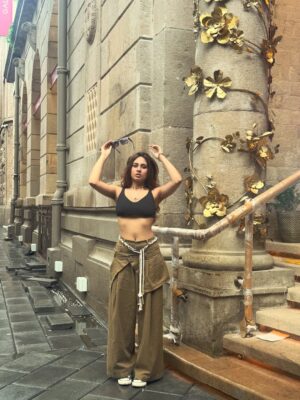 Srushti Bannatti Instagram - #fyp #streetwear 

#outfitinspo 

Street style
Pant skirt
Pose inspiration 
Ootd
Baggy pants