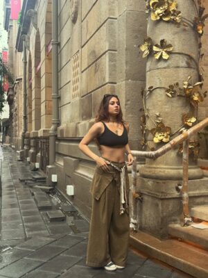 Srushti Bannatti Instagram - #fyp #streetwear 

#outfitinspo 

Street style
Pant skirt
Pose inspiration 
Ootd
Baggy pants