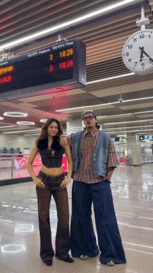 Srushti Bannatti Instagram - When you both have whole different definition of street wear🤣

#transition #fyp 
Outfit inspo
Black outfit
Denim on denim