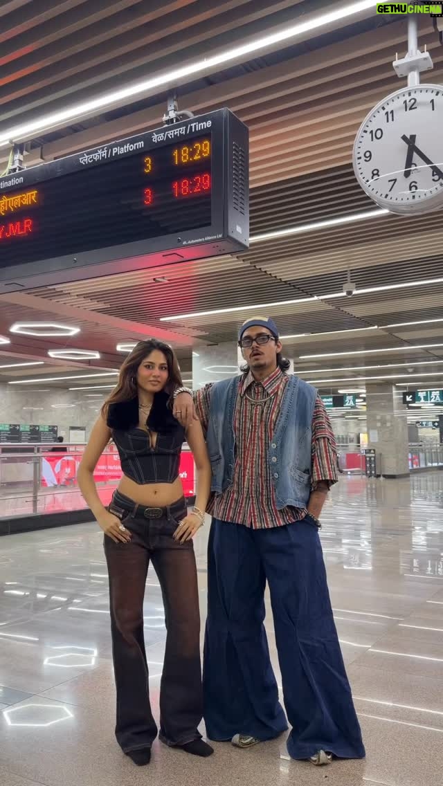 Srushti Bannatti - 28.3K Likes - When you both have whole different definition of street wear🤣

#transition #fyp 
Outfit inspo
Black outfit
Denim on denim