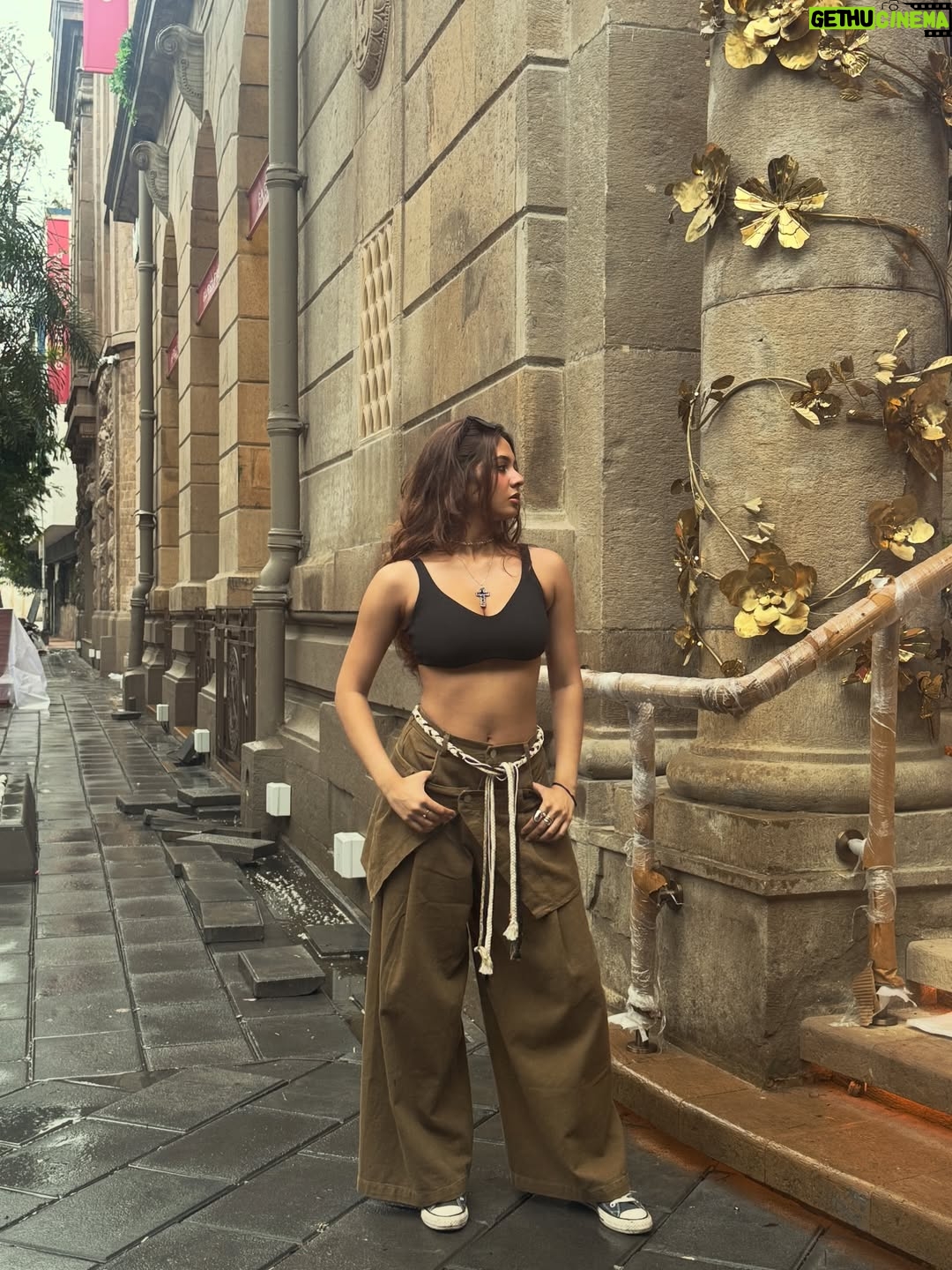 Srushti Bannatti - 32.5K Likes - #fyp #streetwear 

#outfitinspo 

Street style
Pant skirt
Pose inspiration 
Ootd
Baggy pants