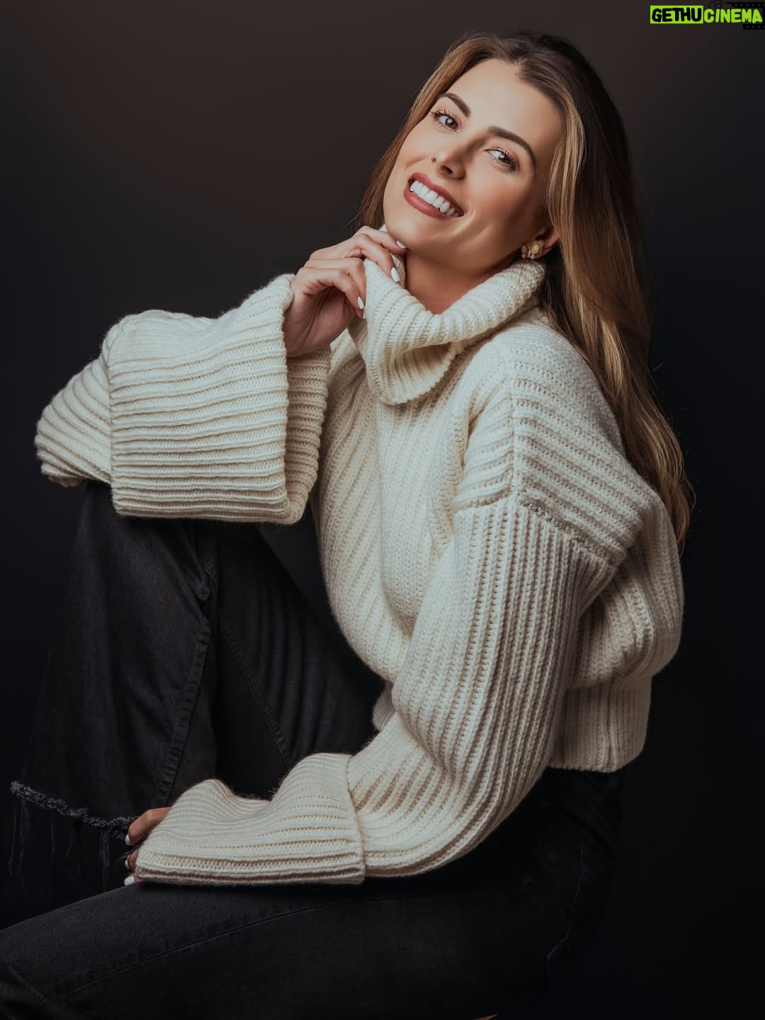 Stefanía Fernández - 4.7K Likes - Última de esta serie y cerramos con una sonrisa y agradecida con Dios por su amor y enseñanzas 🤍