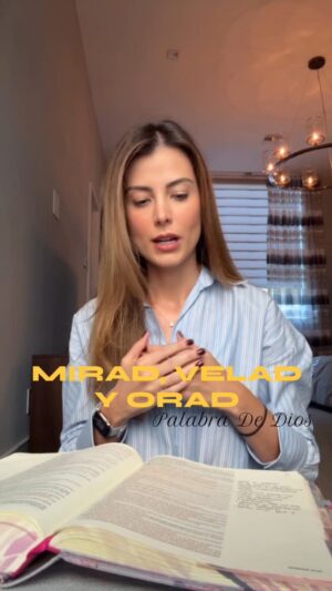 Stefanía Fernández Instagram - Mirad, Velad y orad 👇🏻
Estar en constante vigilancia, mirar con discernimiento todo lo que ocurre alrededor estando muy atentos, en oración para no caer en el pecado. Siendo fieles al Señor.
Debemos tener una relación viva y personal con nuestro Señor Jesús 🥹
Marcos 13:33-37
33 Mirad, velad y orad; porque no sabéis cuándo será el tiempo. 34 Es como el hombre que yéndose lejos, dejó su casa, y dio autoridad a sus siervos, y a cada uno su obra, y al portero mandó que velase. 35 Velad, pues, porque no sabéis cuándo vendrá el señor de la casa; si al anochecer, o a la medianoche, o al canto del gallo, o a la mañana; 36 para que cuando venga de repente, no os halle durmiendo. 37 Y lo que a vosotros digo, a todos lo digo: Velad.
Señor hoy te pido por tu hijos para que estemos siempre vigilantes porque como dice tu palabra no sabemos cuándo será el tiempo, pero que cuando llegue no estemos dormidos sino fortalecidos, diligentes, despiertos, sumergidos de tu Palabra, manteniendo la fe firme.
En el nombre de Jesús. Amén