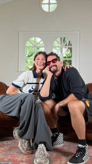 Stefanía Roitman Instagram - Estrenamos este año conversando con una de nuestras personas favoritas! @stefroitman tiene un corazón genuino, dulce y sensible. Una manera hermosa de mirar la vida y de ser fiel a lo que ama.
Este episodio es una charla real y cercana que celebra la autenticidad y que te sacará alguna lágrima… o varias.
🎙️Ya lo puedes escuchar en todas las plataformas digitales