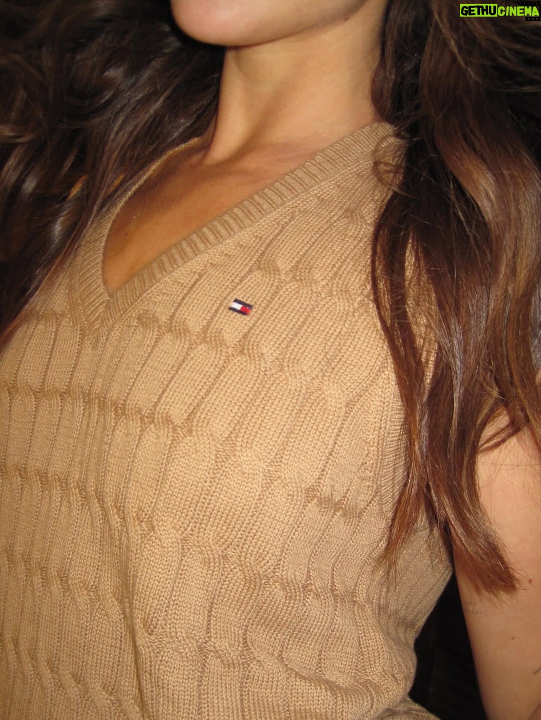 Stefanía Roitman - 38.6K Likes - All I wanted for Christmas? Tommy! @tommyhilfiger #TOMMYFAMILY