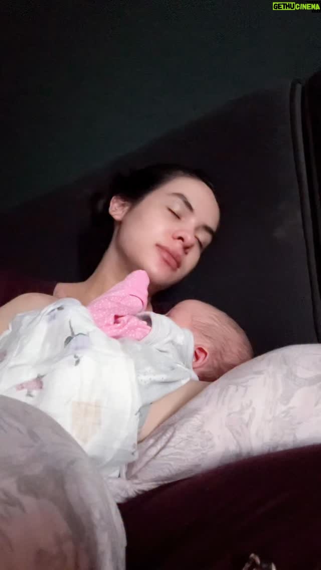 Stefhanie Zamora Husen - 576.5K Likes - tired eyes,messy hair,barely any sleep yet my heart has never been happier.
oh to be a mother🥹❤️