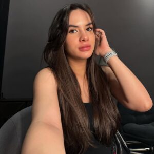 Stefhanie Zamora Husen Instagram - upload selfie sebelum instagram isi nya bayikk☺️🤏🏼