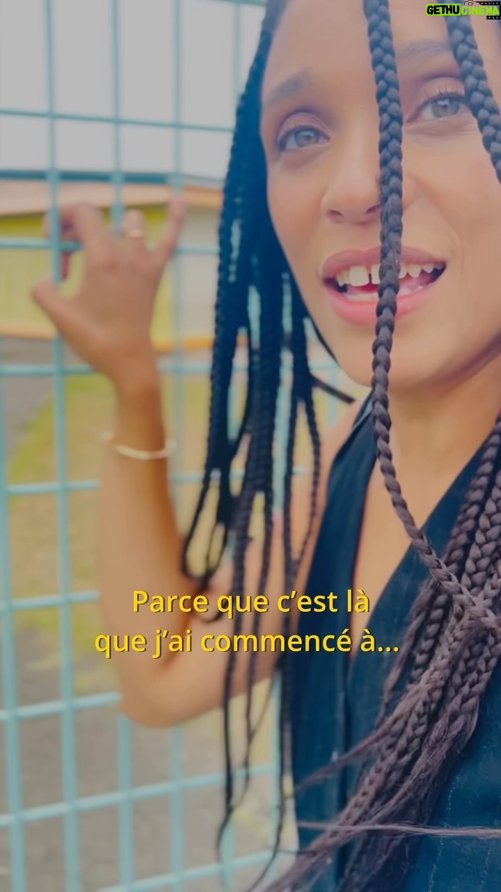 Stéfi Celma - 1.7K Likes - C’est quoi les premières sensations qui te reviennent quand tu retournes dans un endroit que tu as quitté il y a longtemps ?

Moi, je me suis souvenue des odeurs et des couleurs comme si c’était hier ! Des souvenirs me sont remontés en pagaille.

Je vous donne rendez-vous ce vendredi pour vous en dire plus sur la prochaine chanson que je sors, « Couleur ».

Il y a au moins un truc qui n’a pas changé dans cette vidéo, après toutes ces années : c’est mon célèbre déhanché zouk love ! 😂

@jali_officiel 
@imani_assumani