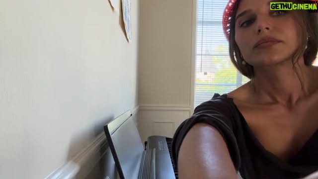 Stephanie Nur - 5K Likes - 🍑 There it is…. in electric key, on the @rolandglobal Roland FP30X. — @radiohead “everything in its right place” figured out by ear. best heard on speakers or earphones pls :)