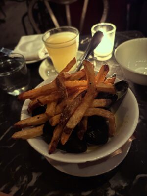 Stephanie Nur Instagram - Gratitude for my time living in NYC isn’t complete without an honorable mention to @buvettenyc which I basically lived at almost every night after our show… 
this place was home to me, a familiar refuge, an inspiring place of solace and romanticizing life, not to mention the top quality food by the one and only Jody Williams
*my favorite dish, the Moules …

Each person who works there is a gem. You all at Buvette are in my heart forever.
Gabino, Heber, Karlie, Jodi, Alexa, Michael, Anthonie… ♥️