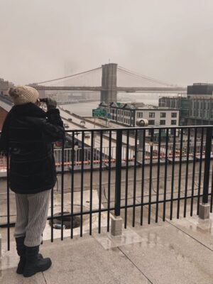 Stephanie Salas Instagram - Abrazando el 2026✨y agradecida por todo el aprendizaje y grandes momentos que recibí del 2025…
NY 🗽 gran spot donde he vivido los mejores momentos de mi vida!!!
Buenaventura para un gran año⚡️
@alo
@aloyoga
#stephaniesalasphoto📷
#humbertozuritaphoto📷
#stephaniesalas
#ny
