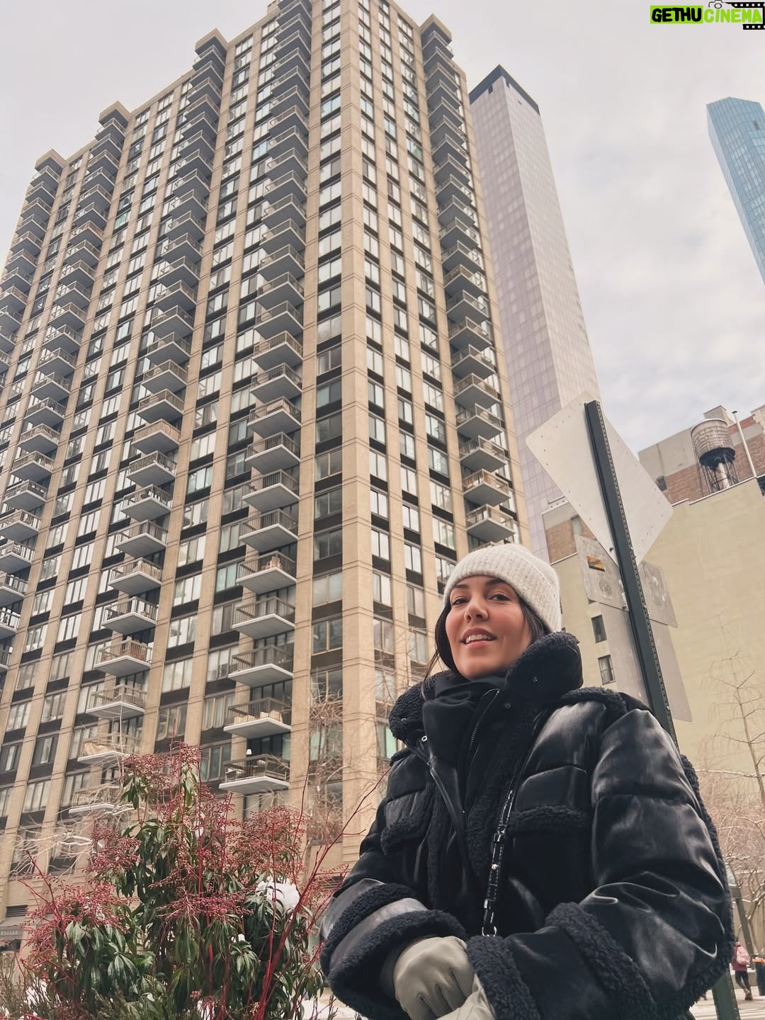 Stephanie Salas - 4.4K Likes - Abrazando el 2026✨y agradecida por todo el aprendizaje y grandes momentos que recibí del 2025… 
NY 🗽 gran spot donde he vivido los mejores momentos de mi vida!!!
Buenaventura para un gran año⚡️

@alo 
@aloyoga 
#stephaniesalasphoto📷 
#humbertozuritaphoto📷 
#stephaniesalas 
#ny