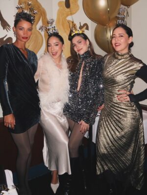 Stephanie Salas Instagram - En verdad todo pero todo lo mejor para 2026!!!! ⭐️🌟🎄🍾🥂🎊✨🙌🏼❤️👩🏻🍳
Salud y amor del bueno✨✨✨✨♥️
Dress @allsaints
#stephaniesalas
#stephaniesalasphoto📷