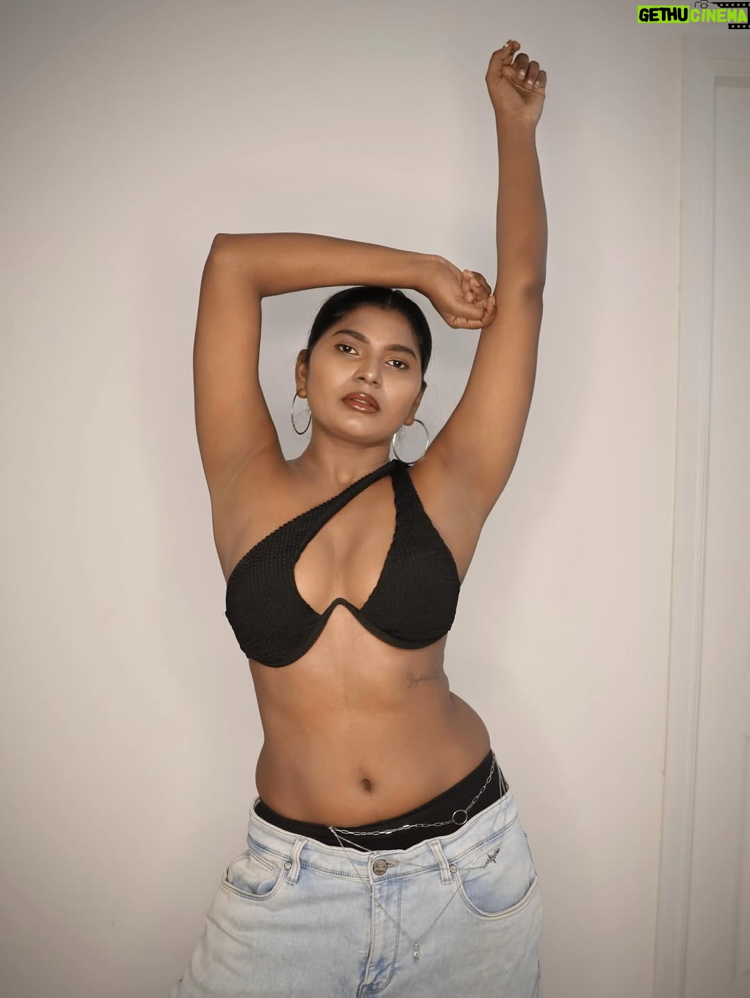 Stephina Alex - 7.2K Likes - Embrace your sensuality and let the world crave for more🔥
.
.
.
.
#shoot #art #fitness