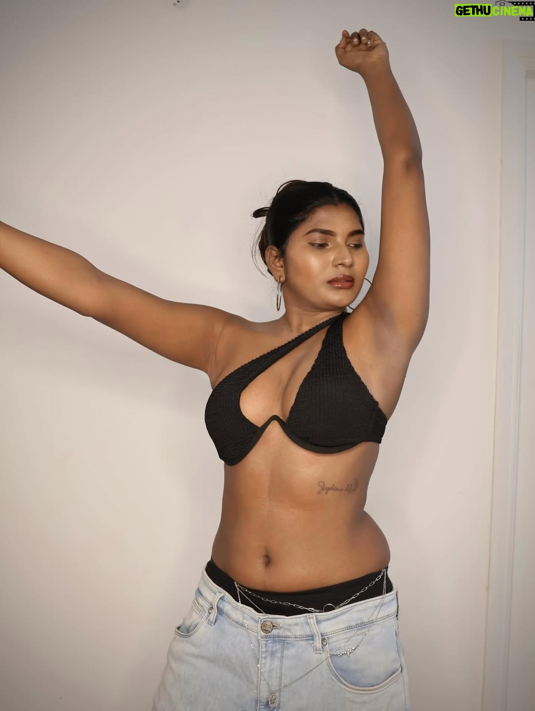 Stephina Alex - 7.2K Likes - Embrace your sensuality and let the world crave for more🔥
.
.
.
.
#shoot #art #fitness
