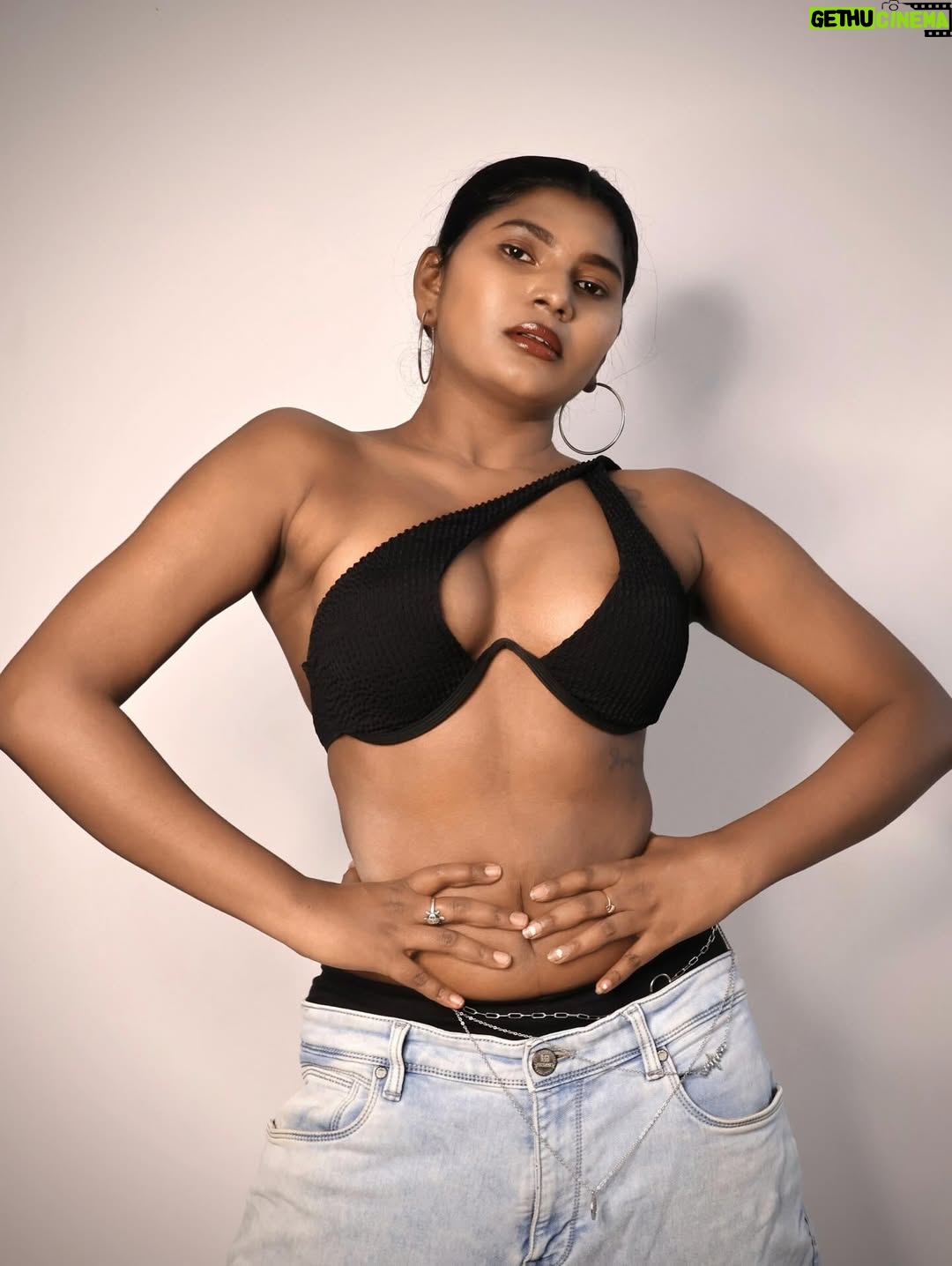 Stephina Alex - 7.2K Likes - Embrace your sensuality and let the world crave for more🔥
.
.
.
.
#shoot #art #fitness