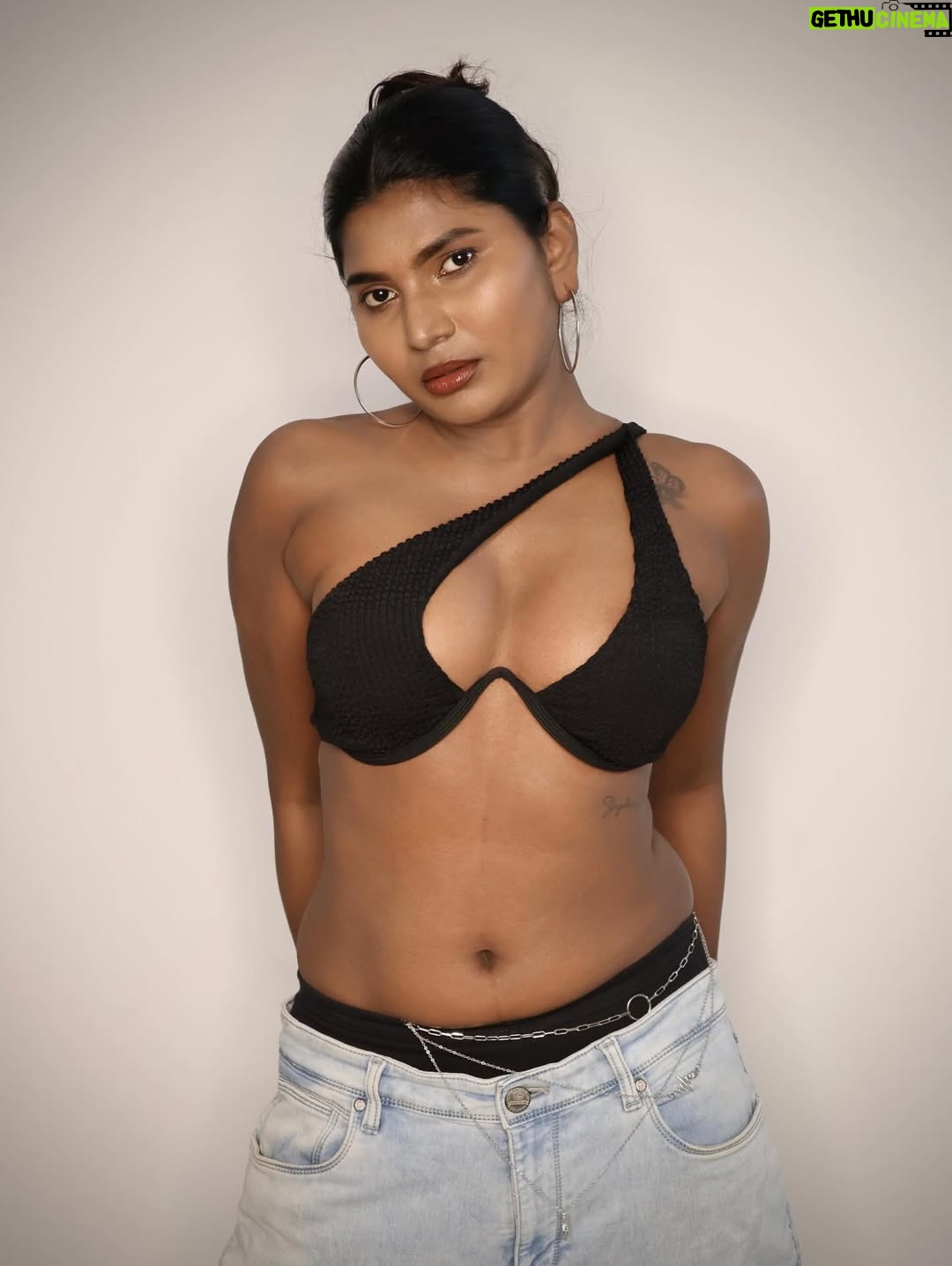 Stephina Alex - 7.2K Likes - Embrace your sensuality and let the world crave for more🔥
.
.
.
.
#shoot #art #fitness