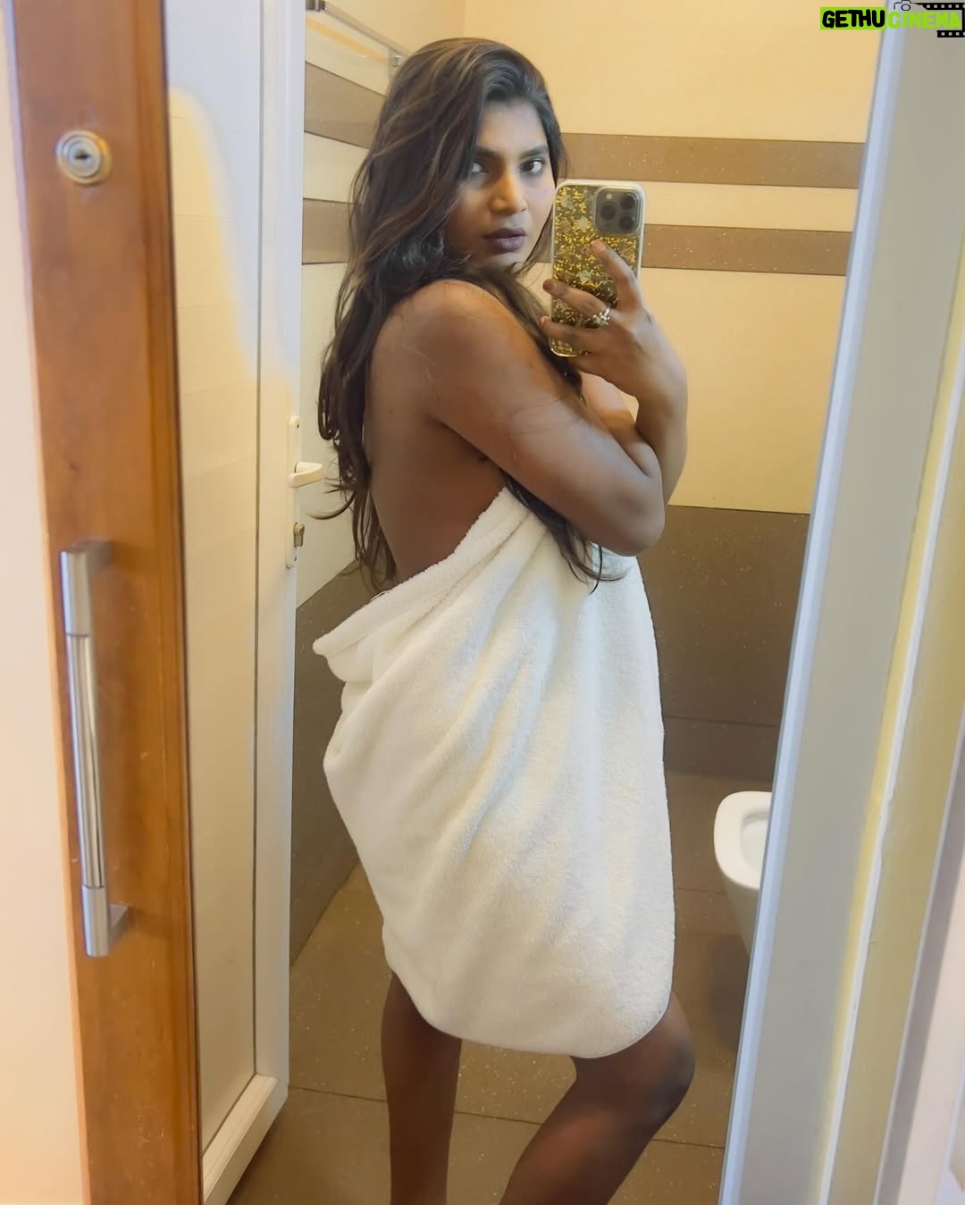 Stephina Alex - 16.6K Likes - Just taking a plunge into the world of bathroom selfies.🤳🔥✨
.
.
.
.
#art #fitness #asthetic #selflove❤️ #confidence