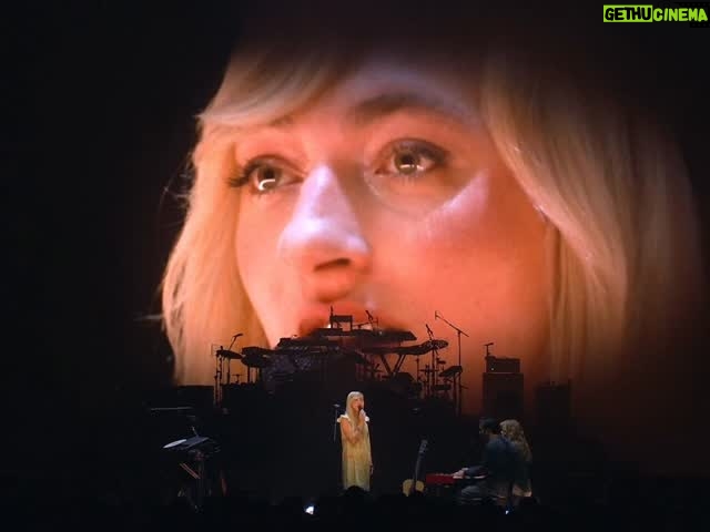 Stien den Hollander - 14.1K Likes - ‘Paris Texas’ live in de Ziggodome nu op youtube x